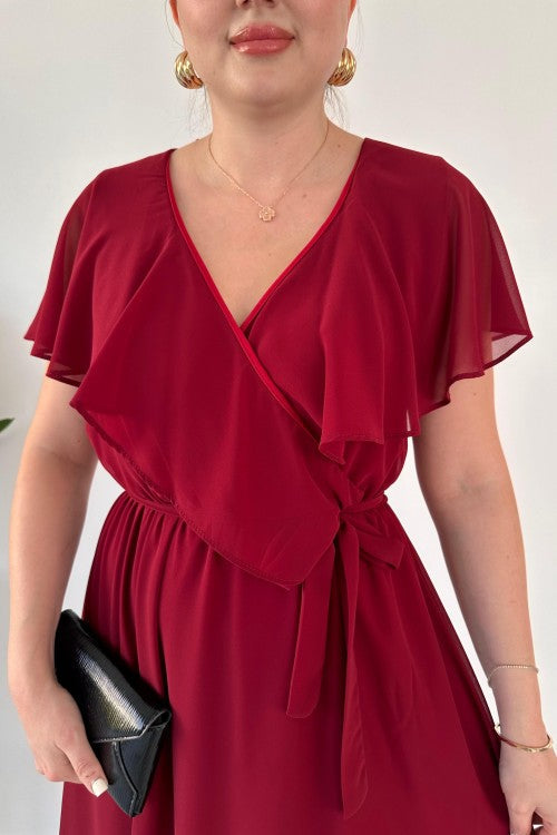 Robe longue en mousseline de soie à col volanté bordeaux