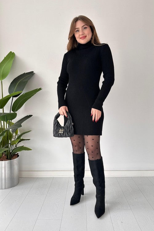 Robe en maille à demi-col roulé noire