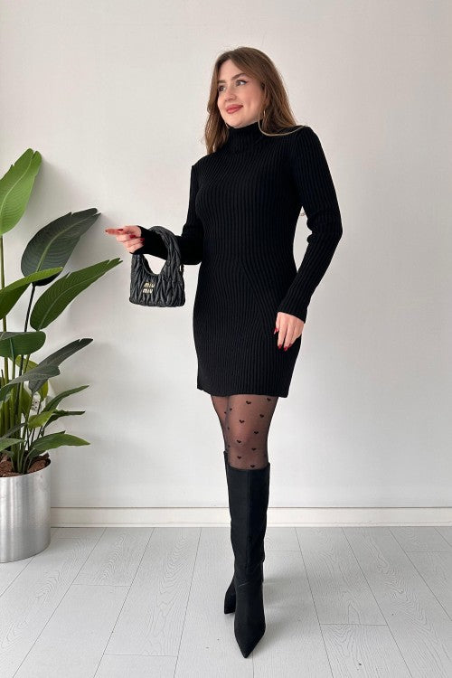 Robe en maille à demi-col roulé noire