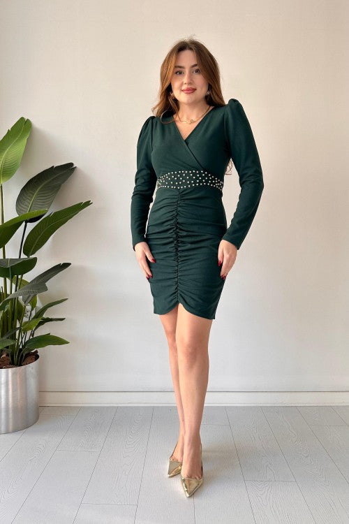 Robe en crêpe avec détails cloutés émeraude